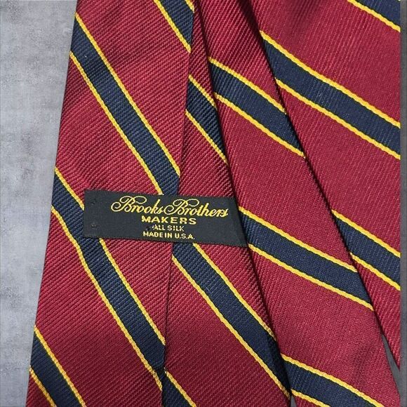 Brooks Brothers Men's Burgundy Striped Silk Tie Classic Width - Picture 4 of 4